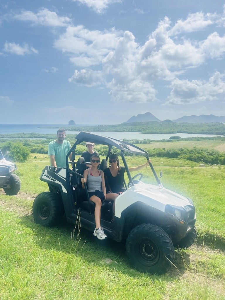 Photo de famille lors d’un séjour en Martinique