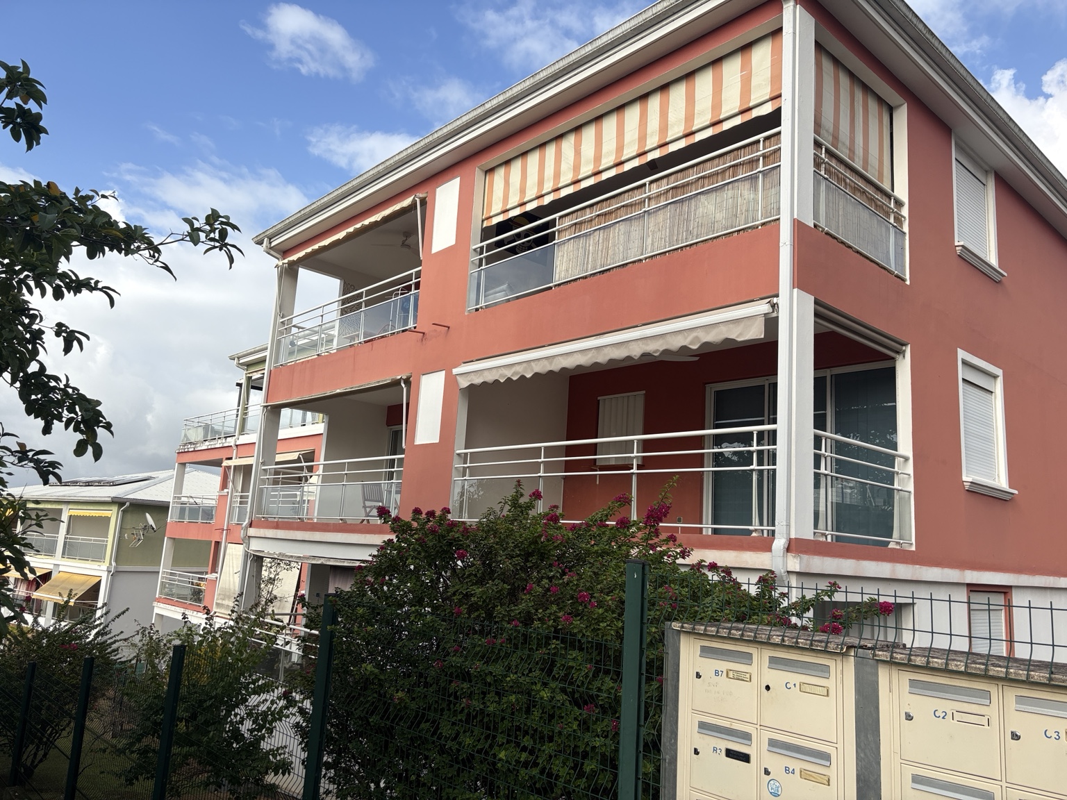 Façade de la Résidence Andrea aux Trois-Îlets en Martinique